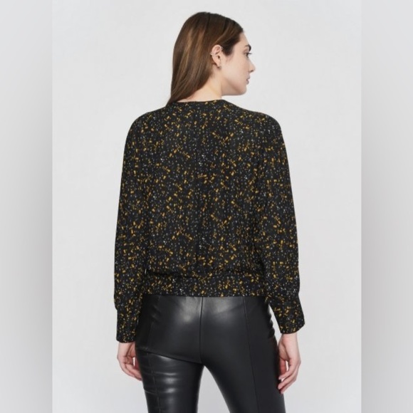 DEX V-NECK PLEATED LONG SLEEVE BLOUSE IN BLACK AND YELLOW PRINT SIZE SMALL - Picture 4 of 16
